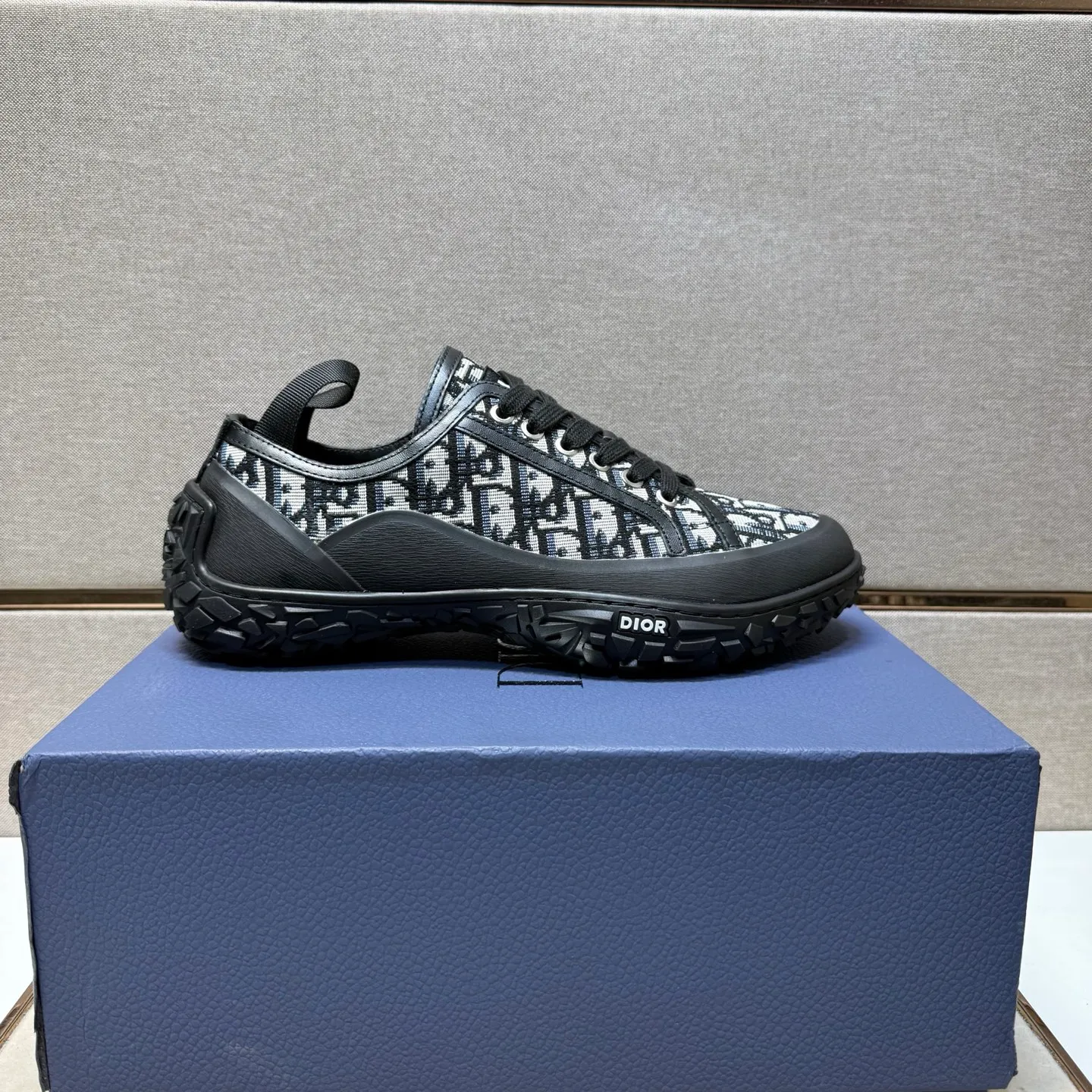 ⬛️Men's shoes 💰p442 [Dior~] Men's casual shoes 2025z cabinet sales simultaneously 🔶Size: 39-44 #️⃣ 🔷2 colors🔜The upper is made of multi-material splicing➕Genuine leather lining, comfortable and breathable, sole: original comfortable and wear-resistant outsole, ⚠️Real shot📱Photographed🎬The real thing is better📢📢📢
